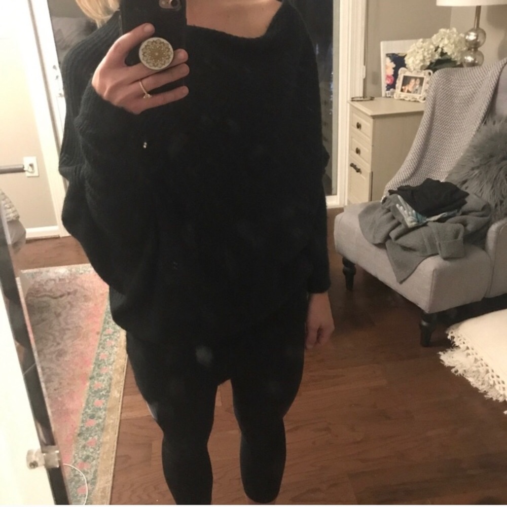 Vici black sweater